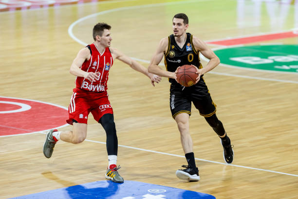 里南联有着 里南联有着