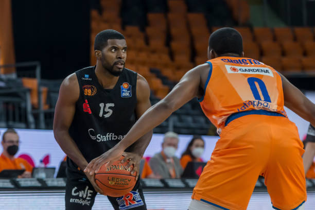 友在场上的 友在场上的