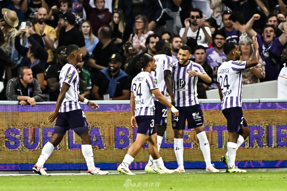 足球比赛的 足球比赛的